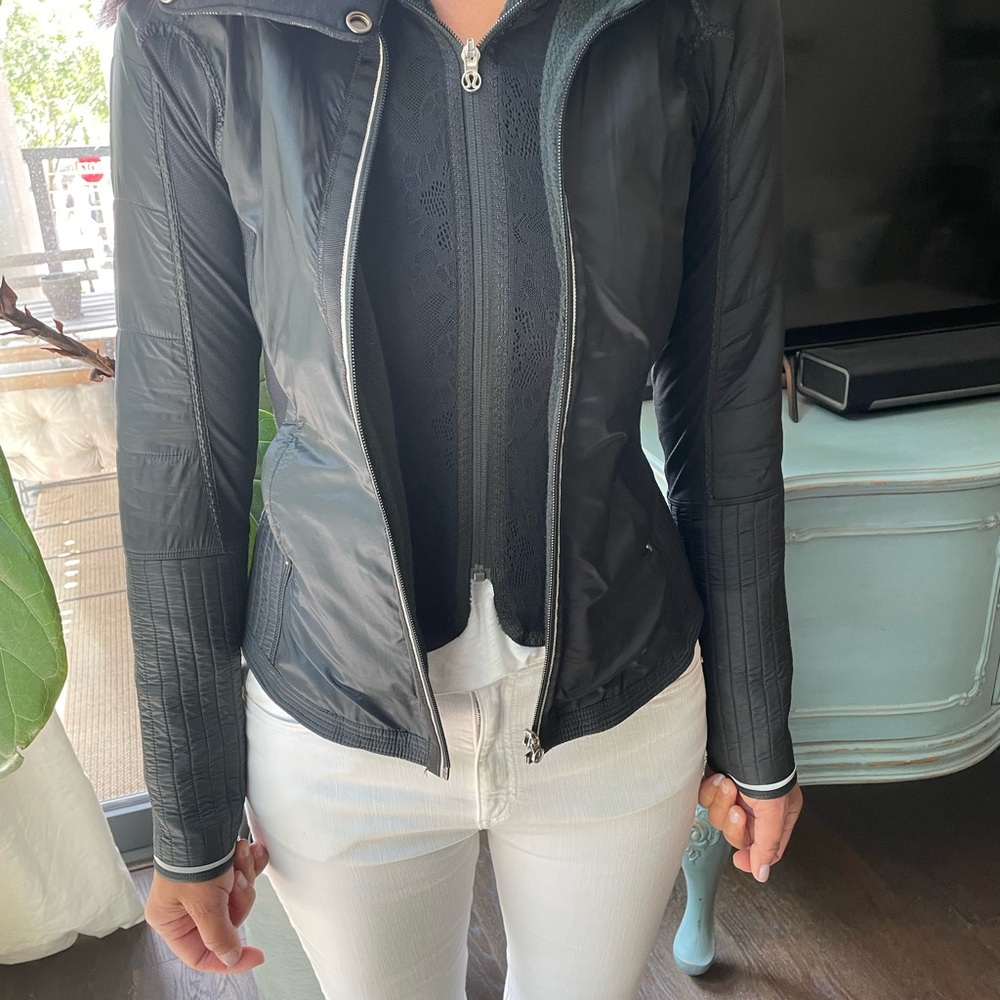 Lululemon jacket - Picture 4 of 7